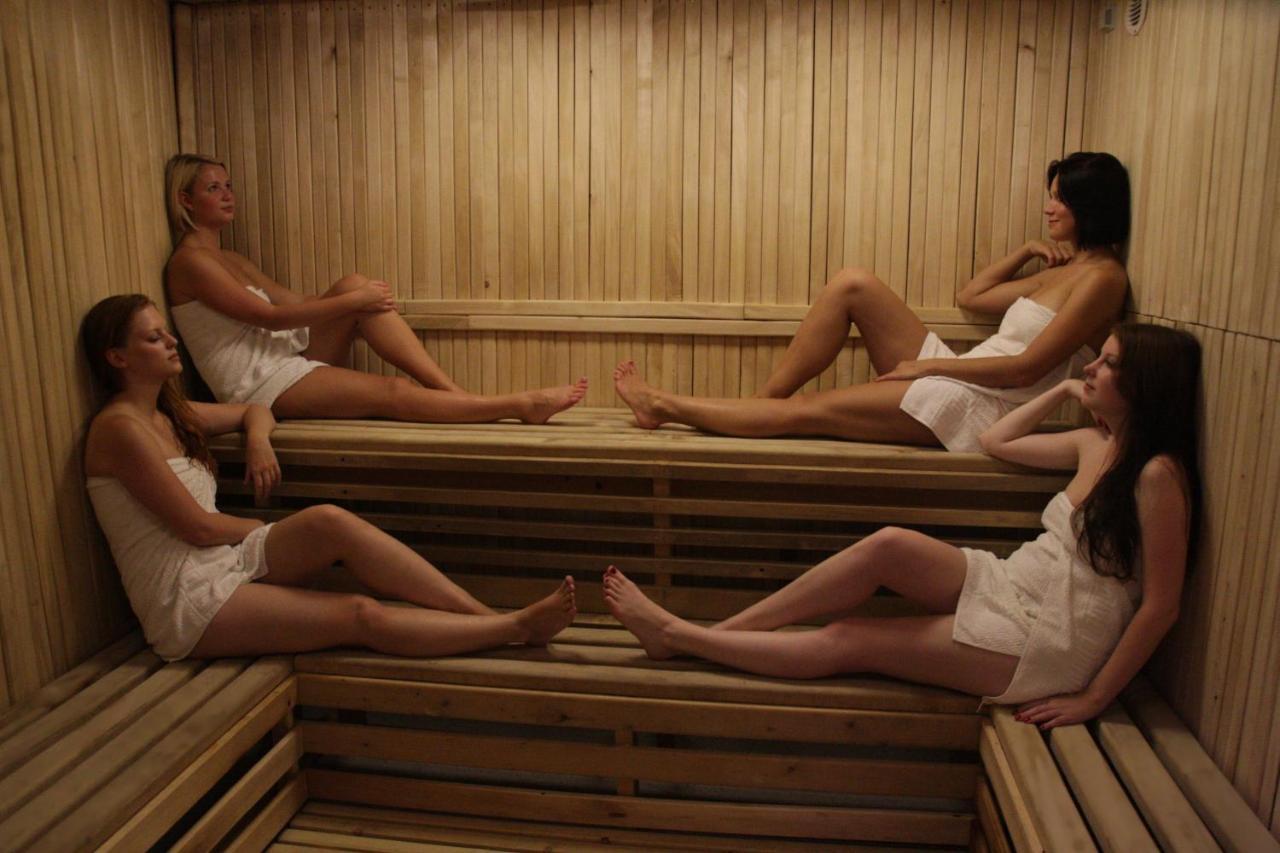Hotel Pod Vlekem Loučná pod Klínovcem Dış mekan fotoğraf