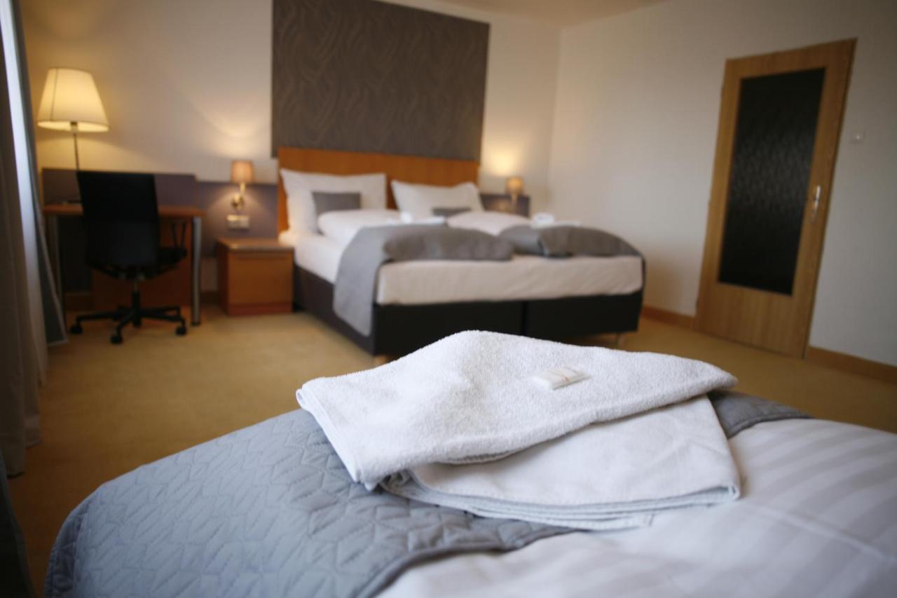 Hotel Pod Vlekem Loučná pod Klínovcem Dış mekan fotoğraf