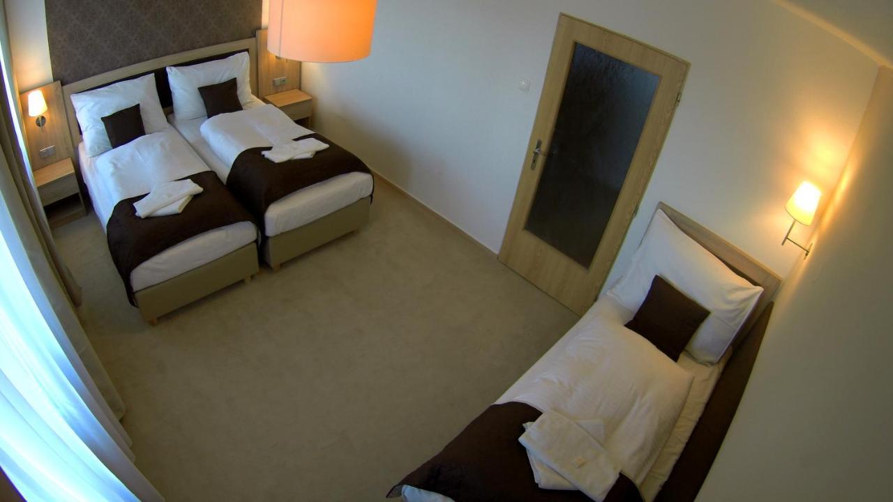 Hotel Pod Vlekem Loučná pod Klínovcem Dış mekan fotoğraf