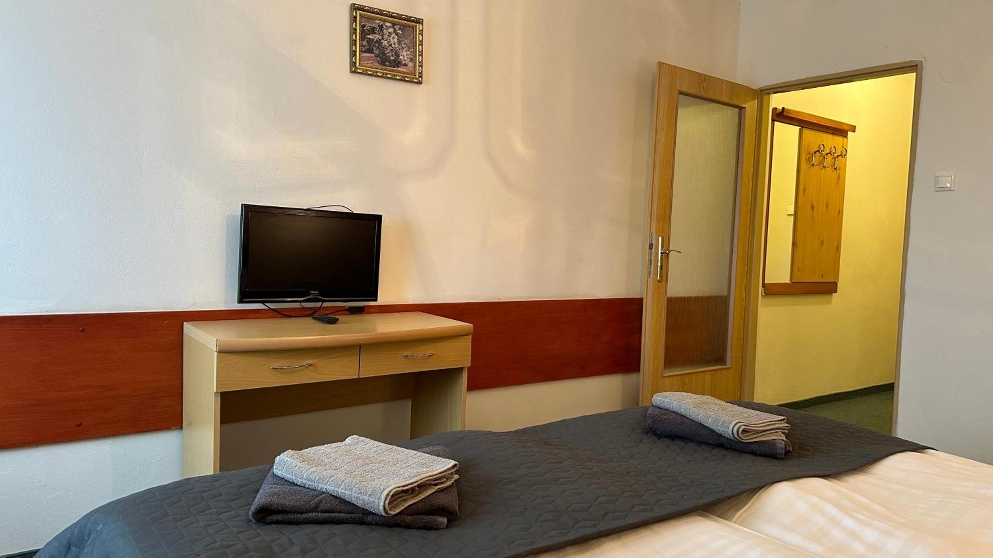 Hotel Pod Vlekem Loučná pod Klínovcem Dış mekan fotoğraf