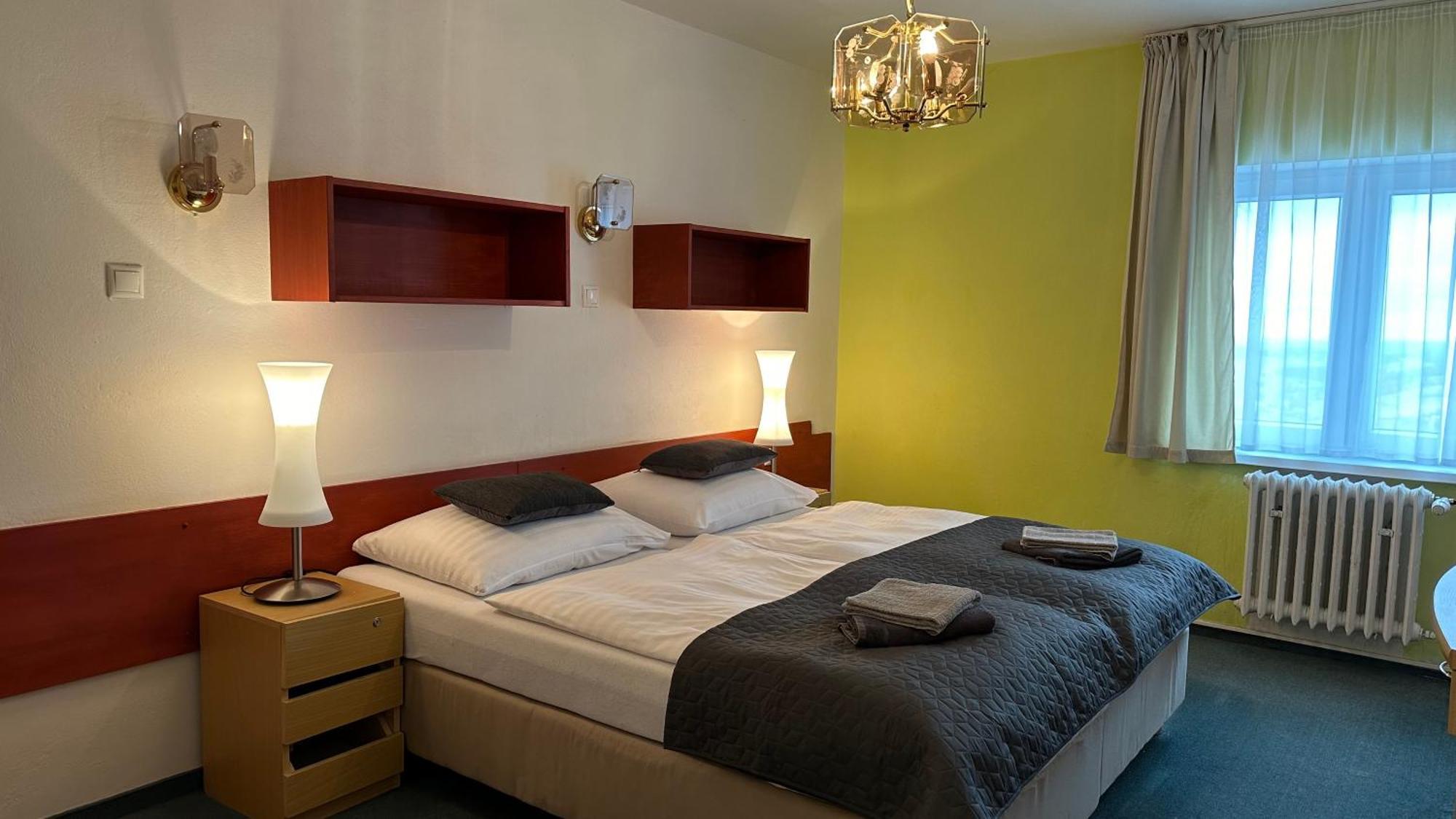 Hotel Pod Vlekem Loučná pod Klínovcem Dış mekan fotoğraf