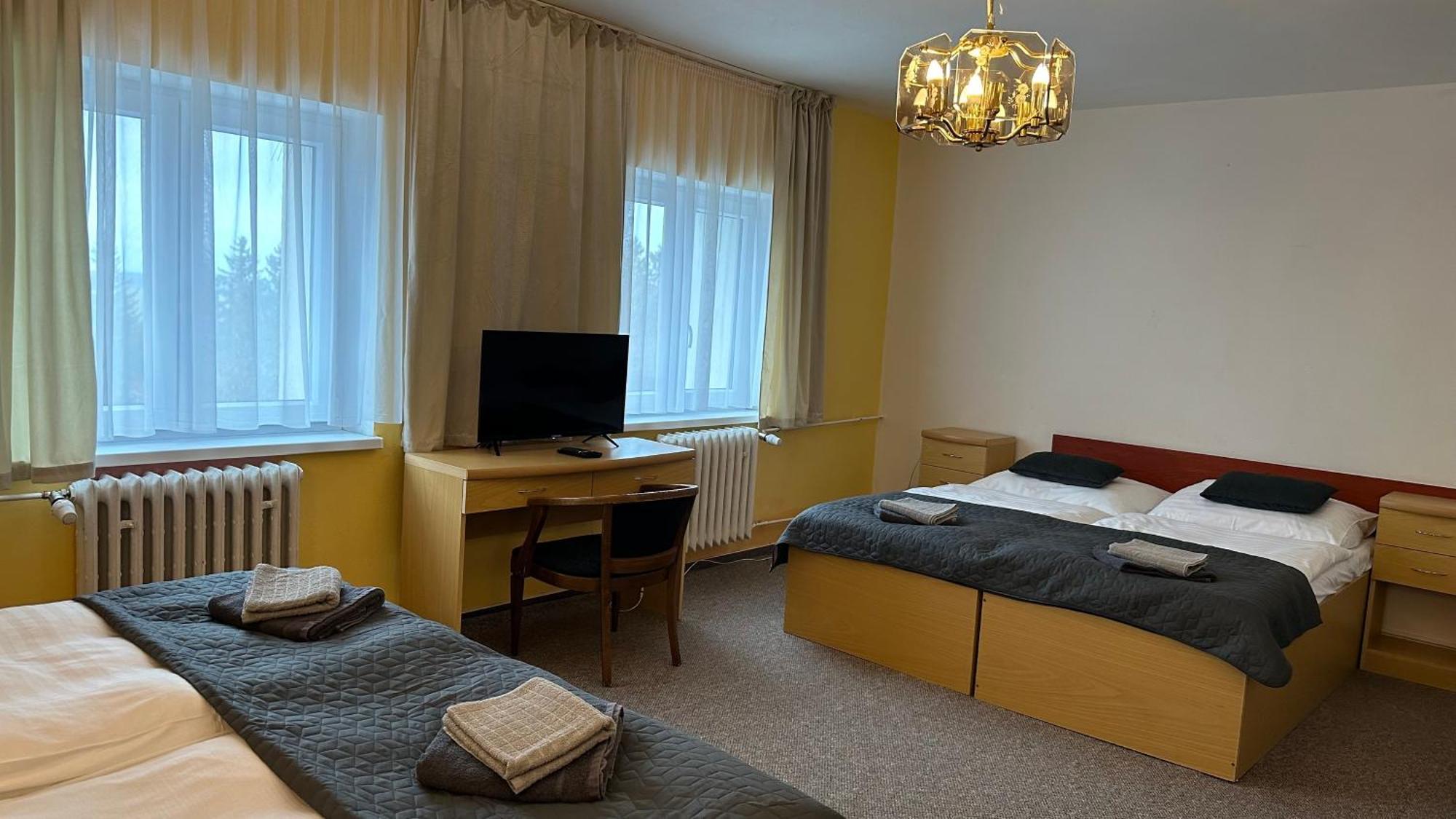 Hotel Pod Vlekem Loučná pod Klínovcem Dış mekan fotoğraf