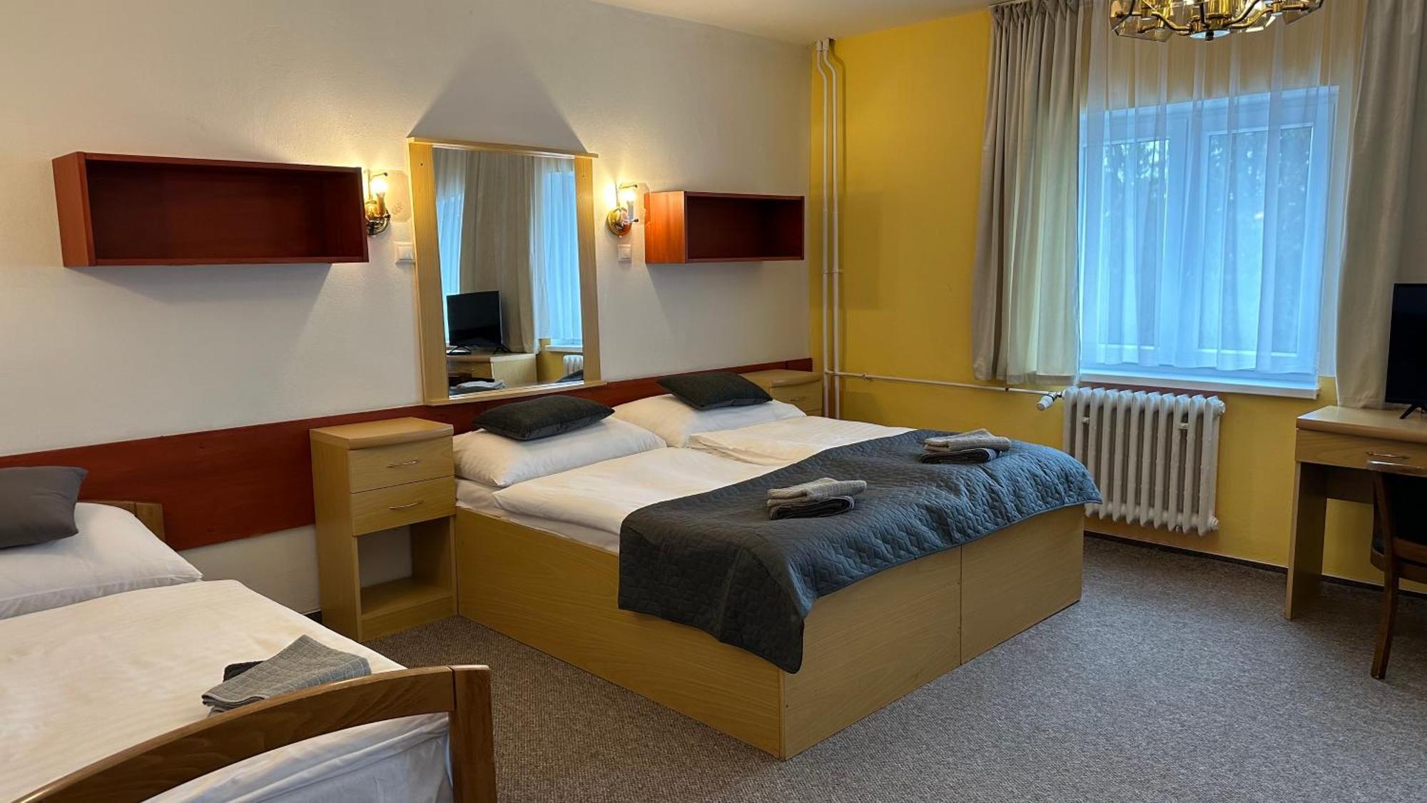 Hotel Pod Vlekem Loučná pod Klínovcem Dış mekan fotoğraf